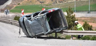Sivas'ta TIR ile hafif ticari araç çarpıştı: 2 yaralı
