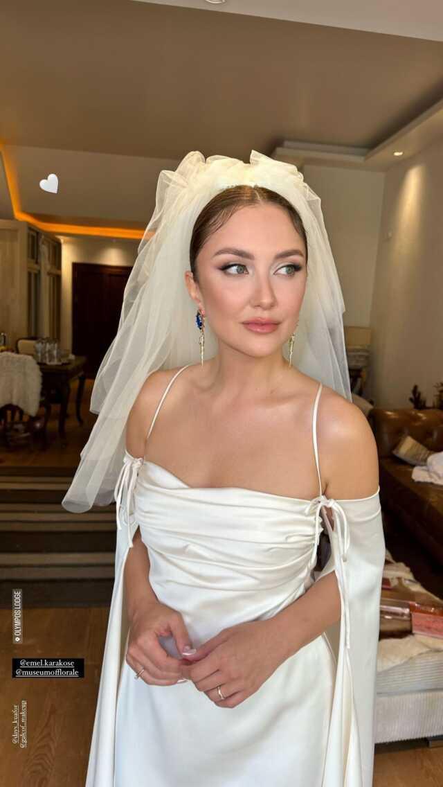 Ünlü oyuncu Selim Bayraktar sevgilisi Emel Karaköse ile evlendi! Gelinin güzelliği görenleri mest etti Ünlü oyuncu Selim Bayraktar sevgilisi Emel Karaköse ile evlendi! Gelinin güzelliği görenleri mest etti