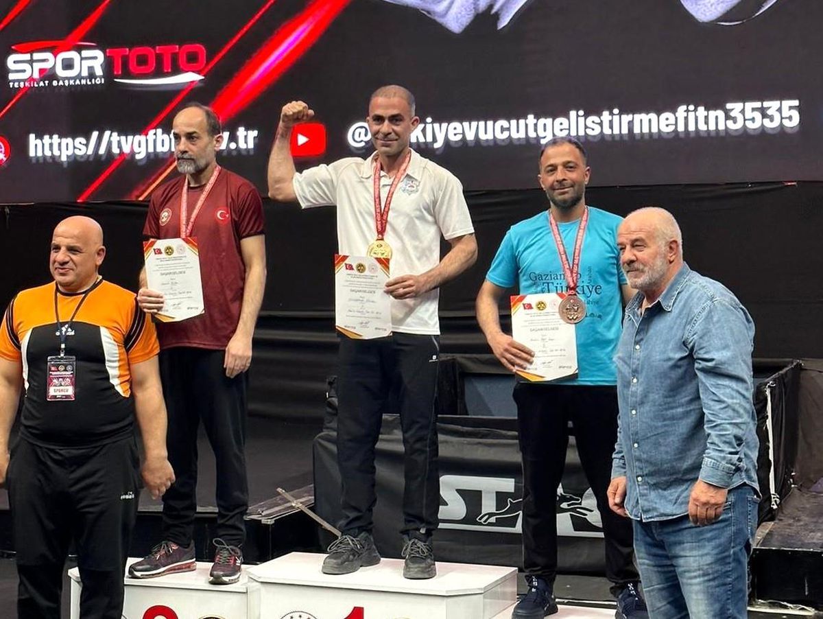 Yalova Belediyespor bilek güreşçileri Milli Takıma seçildi