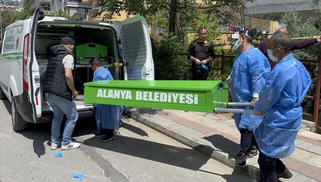 Alanya'da oğlunun öldürdüğü öne sürülen kadının cesedi gardıropta bulundu