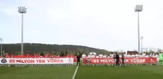 Bakan Kurum ve futbolcular depremzede çocuklarla maç yaptı