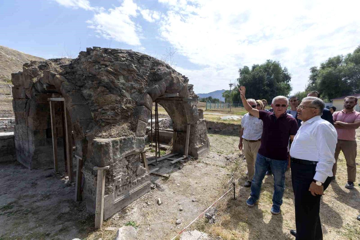Başkan Büyükkılıç, Kayseri'deki 'Saklı Tarih'i insanlığa kazandırdı