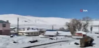 Erzurum'un Aşkale ilçesinde kış geri geldi