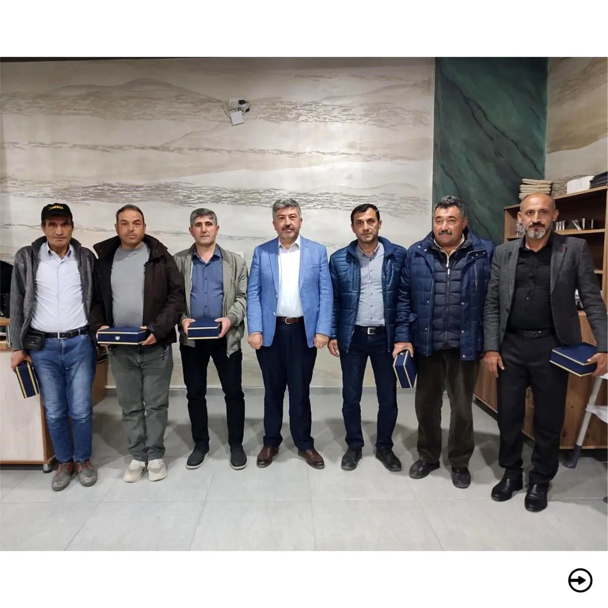 Gediz'de emekliye ayrılan belediye personeline veda yemeği