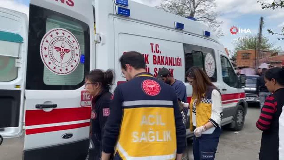 Geri hareket eden kamyon engelli vatandaşa çarptı