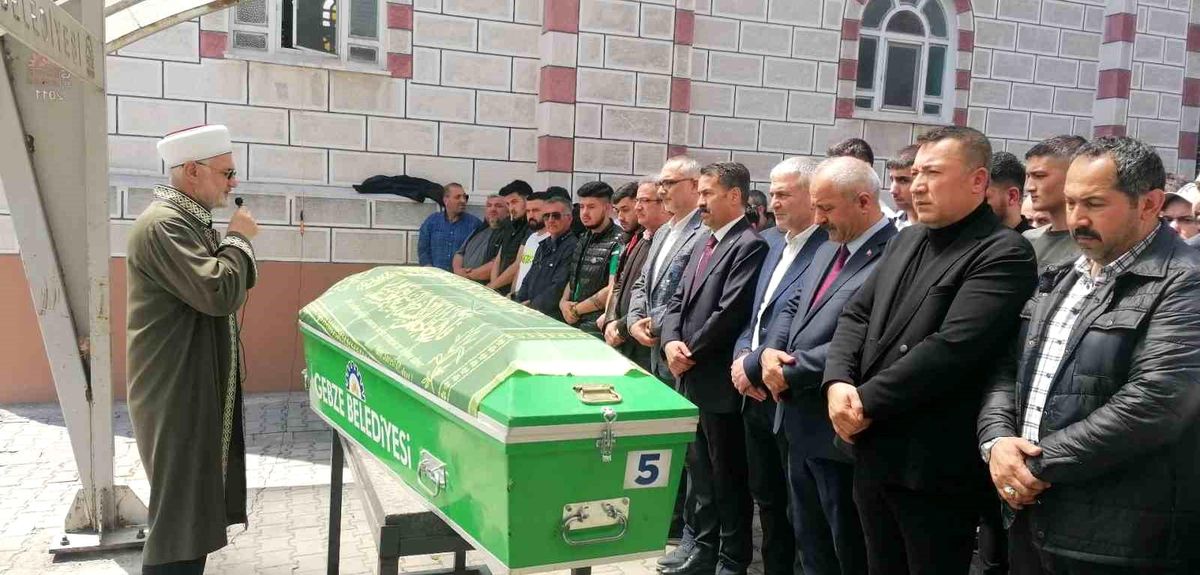 Kendisini kargocu olarak tanıtan şüpheli tarafından öldürülmüştü, defnedildi