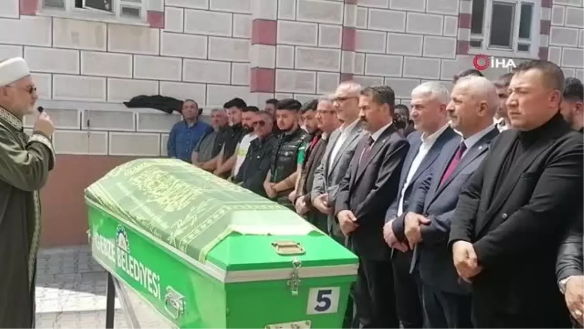 Kendisini kargocu olarak tanıtan şüpheli tarafından öldürülmüştü, defnedildi