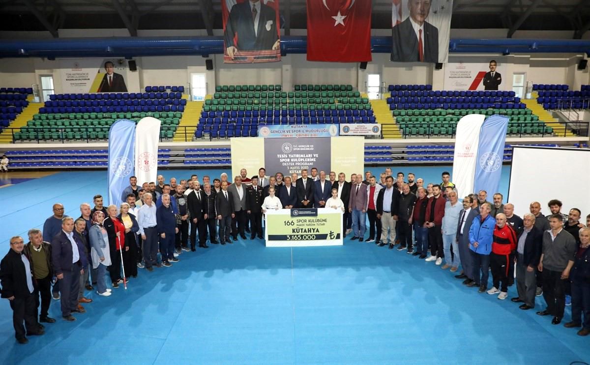 Kütahya'da spor kulüplerine 3 milyon 165 bin TL nakdi yardım