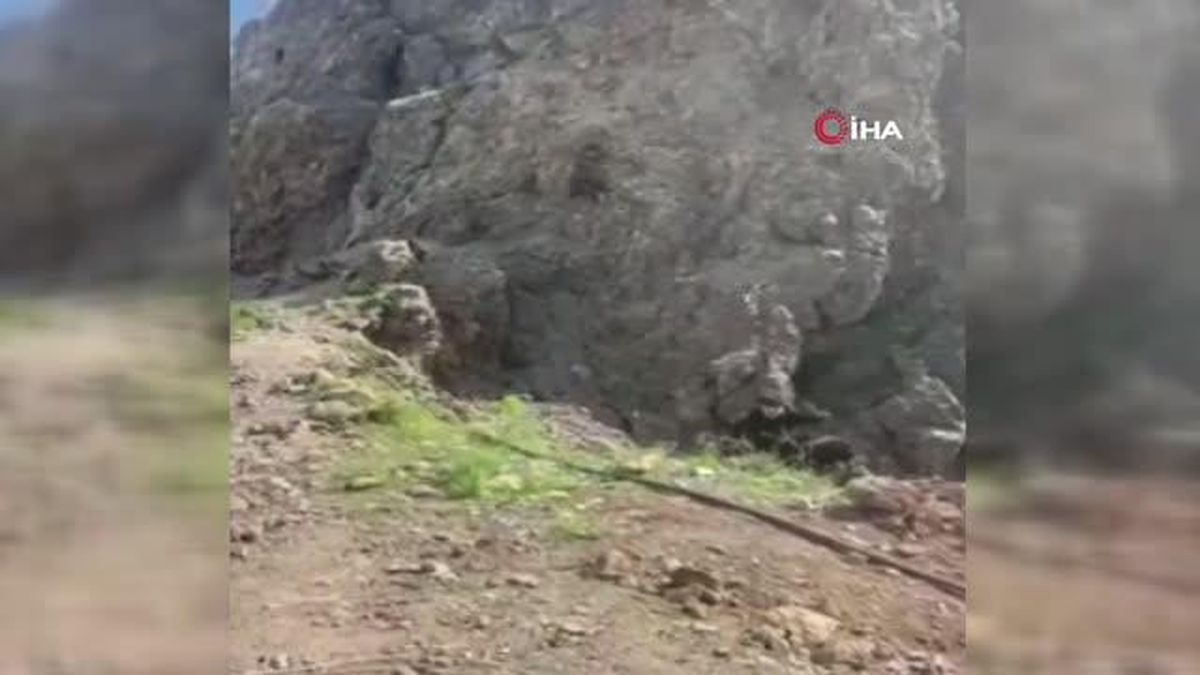 Milli Savunma Bakanlığı 2 PKK'lı teröristin teslim olduğu görüntüleri paylaştı