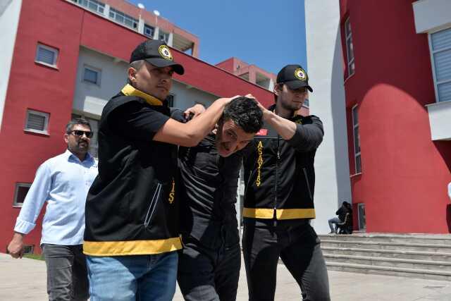 Ölmüş akrabasının fotoğrafına küfreden şahsı öldürdü Ölmüş akrabasının fotoğrafına küfreden şahsı öldürdü