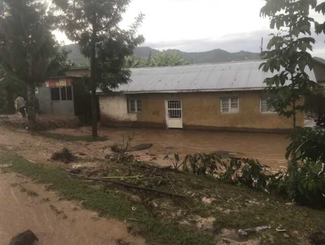Ruanda'da şiddetli yağışların yol açtığı sel ve toprak kaymaları nedeniyle 55 kişi öldü Ruanda'da şiddetli yağışların yol açtığı sel ve toprak kaymaları nedeniyle 55 kişi öldü