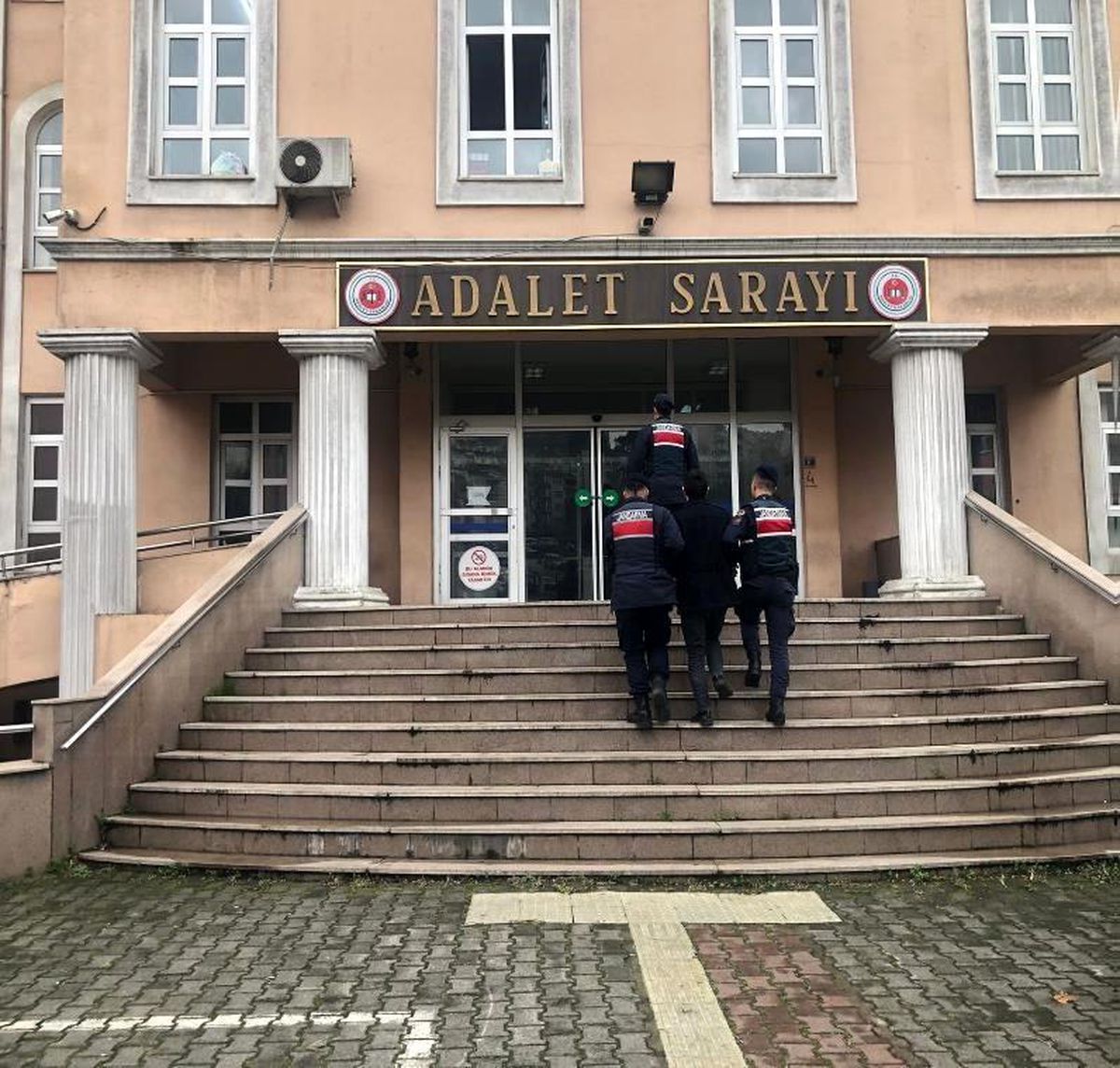 Zonguldak'ta adliyeye sevk edilen 104 şüpheliden 16'sı tutuklandı