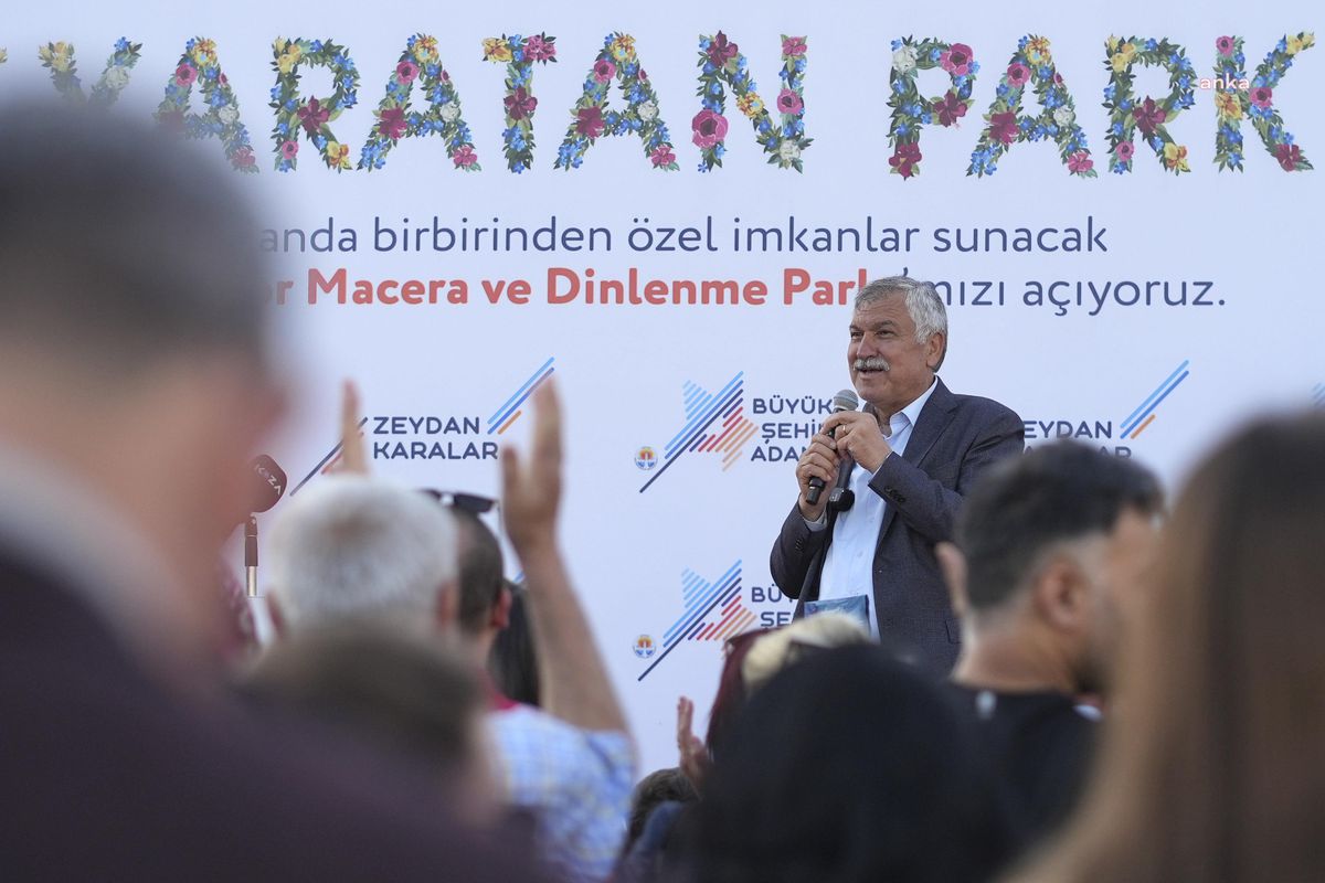 Adana'da Sarıçam Atatürk Parkı hizmete açıldı