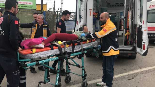 Edirne'de köpeklerin saldırdığı motosikletli otomobille çarpıştı: 2 yaralı