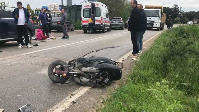 Edirne'de köpeklerin saldırdığı motosikletli otomobille çarpıştı: 2 yaralı