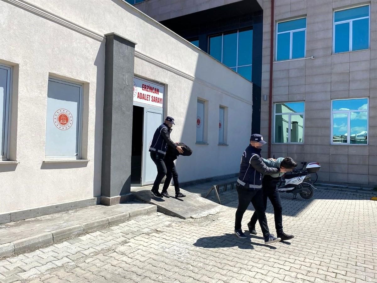 Erzincan'da 2 kaçak göçmen yakalandı, 2 kişi tutuklandı