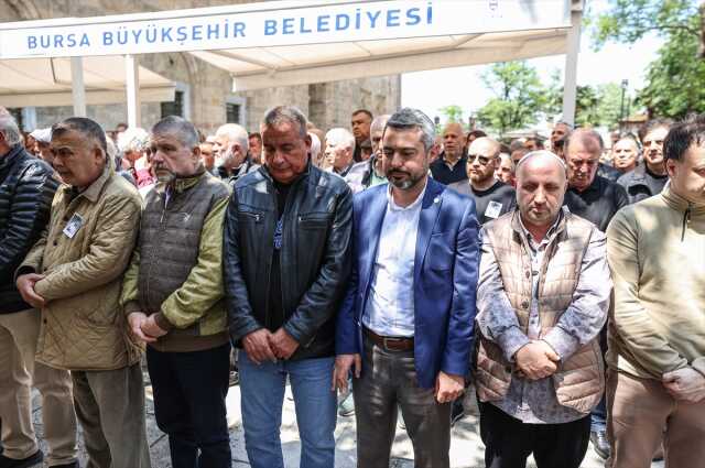 Fenerbahçe'nin efsane kadrosunda yer alan eski futbolcu Ergin Parlar toprağa verildi Fenerbahçe'nin efsane kadrosunda yer alan eski futbolcu Ergin Parlar toprağa verildi