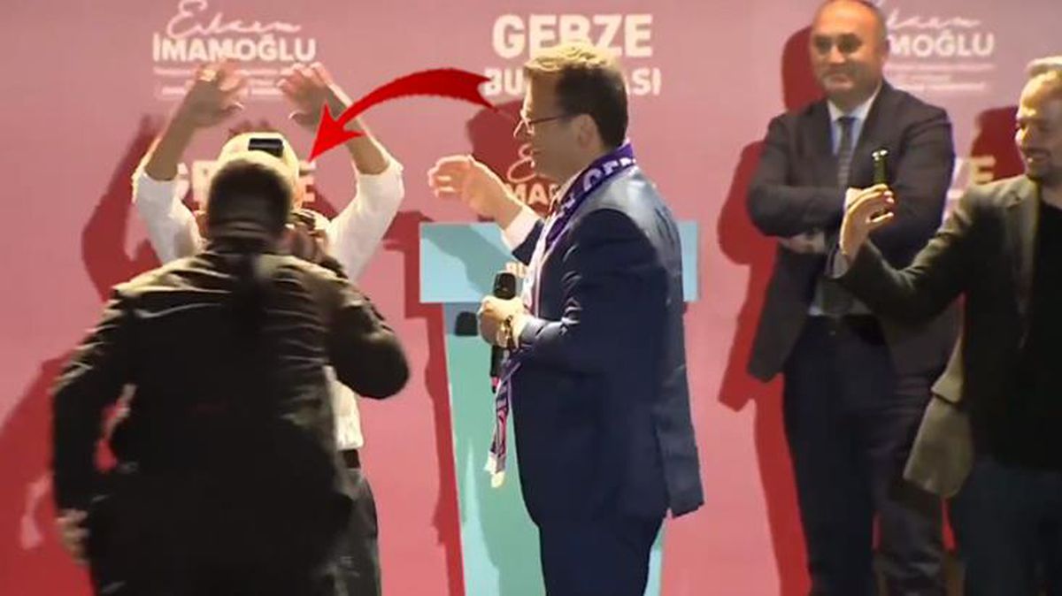 İmamoğlu, Kılıçdaroğlu'na tıpatıp benzeyen adamı görünce sahneye çıkardı: Gizli gizli dinliyor zannettim
