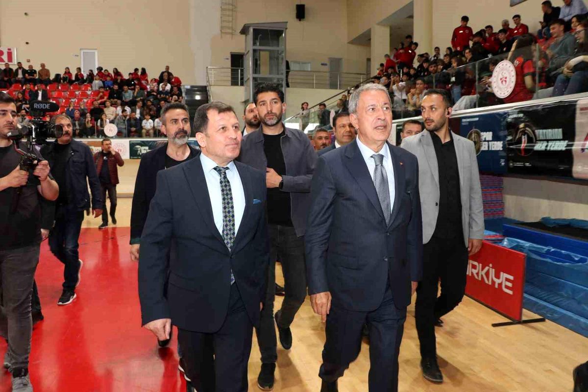 Kayseri'de spor kulüplerine tam destek