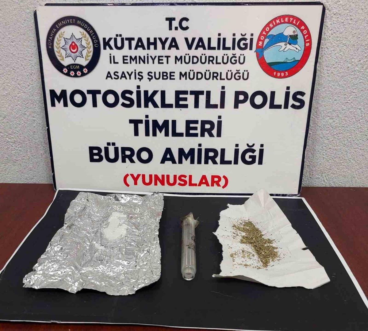 Kütahya'da Yunus Timleri bir kişinin üzerinde uyuşturucu ele geçirdi