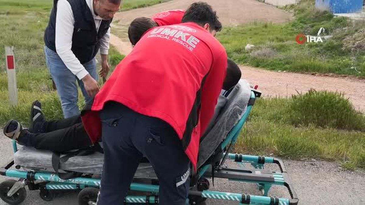Otomobil kamyonete arkadan çarptı: 2 yaralı