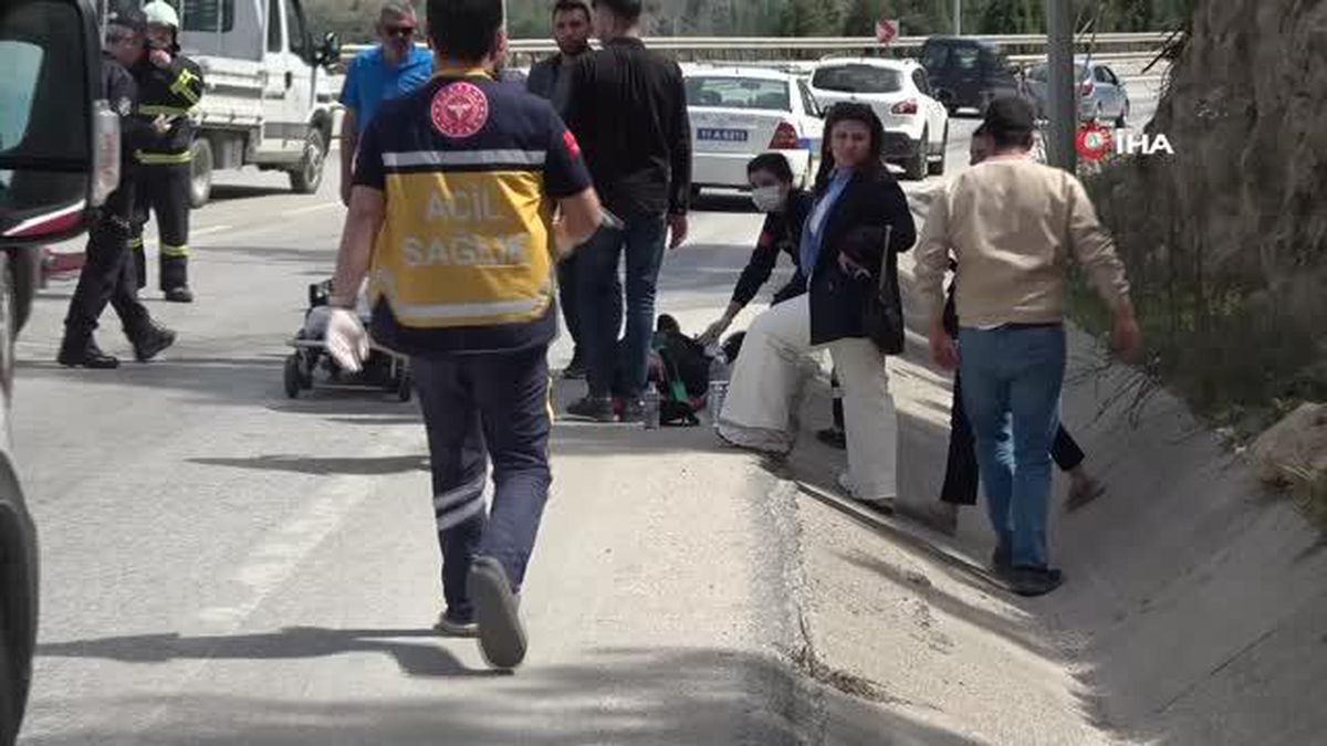Yemin töreni sonrası trafik kazasına karıştı, olay yerine gelen annesi fenalık geçirdi