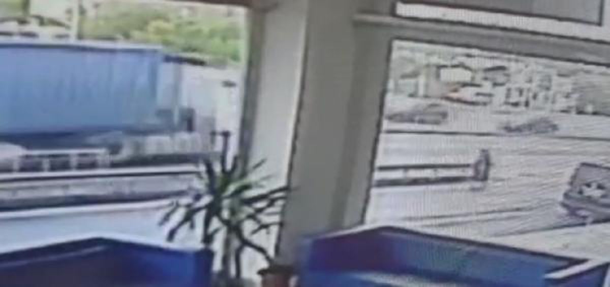 Arnavutköy'de Yaya Kaza Anı Güvenlik Kamerasına Yansıdı
