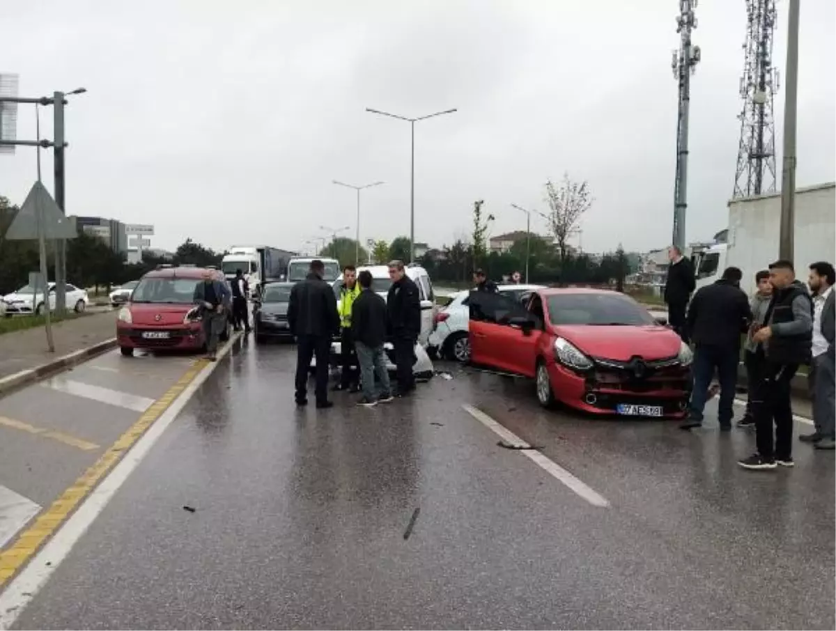 Bursa'da yağış nedeniyle zincirleme kaza: 2 yaralı