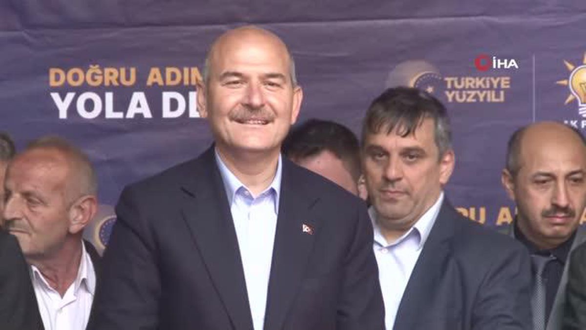 İçişleri Bakanı Soylu: 'Cumhurbaşkanı Erdoğan ay yıldızlı bayraklarla, onlar HDP'nin bayraklarıyla miting yapıyor'