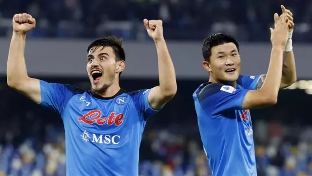 İşte Napoli'ye tarihi şampiyonluğu kazandıran iki Fenerbahçeli: Eljif Elmas ve Kim Min-Jae İşte Napoli'ye tarihi şampiyonluğu kazandıran iki Fenerbahçeli: Eljif Elmas ve Kim Min-Jae