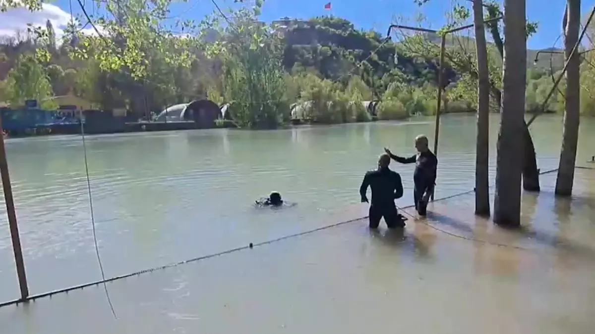 İzmir İtfaiyesi, Tunceli'de kaybolan 3 kişiyi arıyor