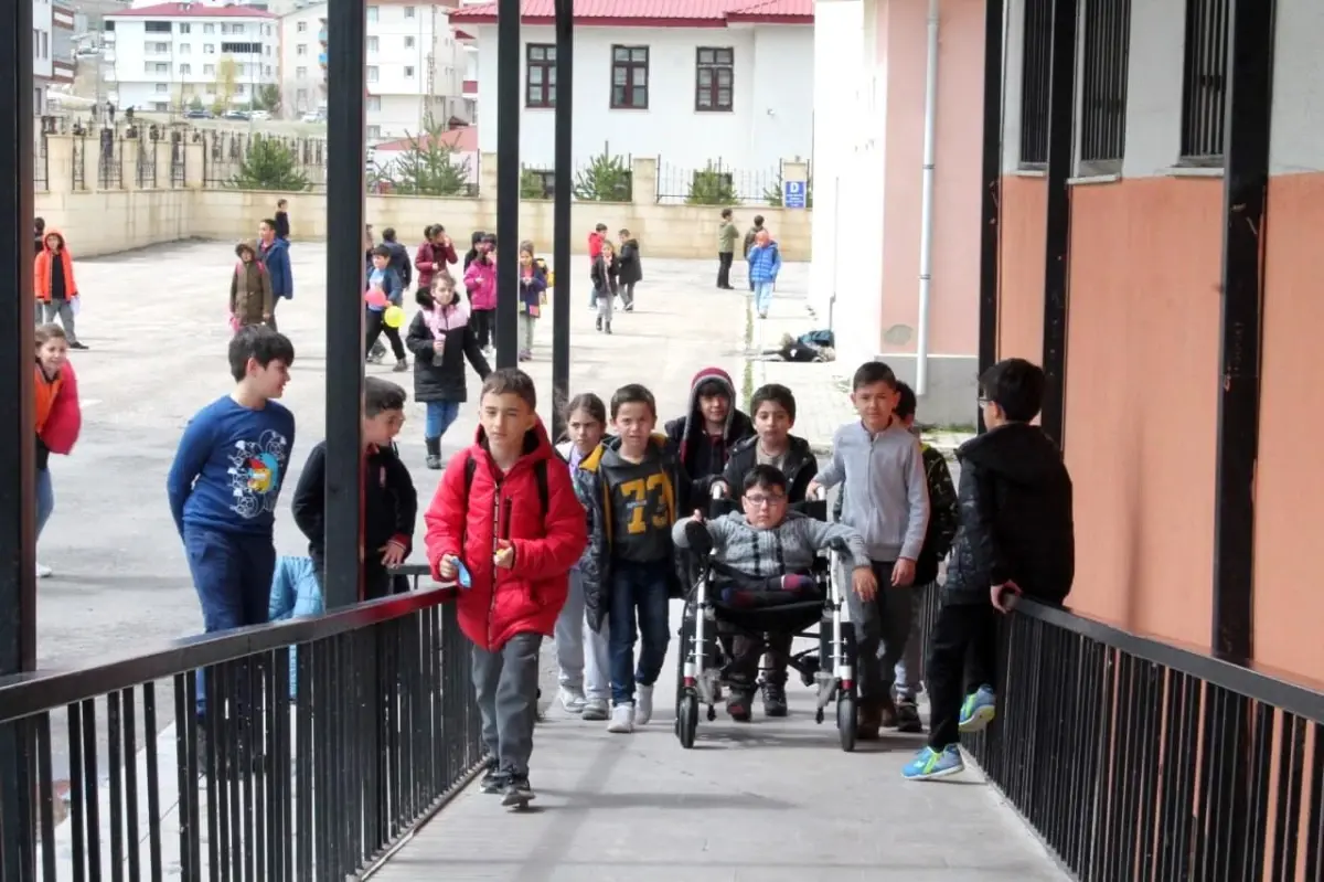 Kendileri küçük yürekleri büyük çocuklar
