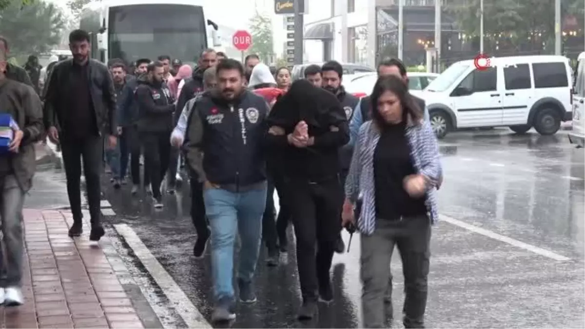 Kendilerini avukat olarak tanıtıp sahte icra belgesiyle milyonluk vurgun yapan 17 kişilik çete çökertildi