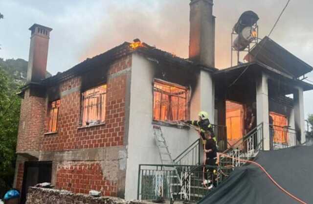 Milas'ta çıkan yangında anne ve oğlu hayatını kaybetti