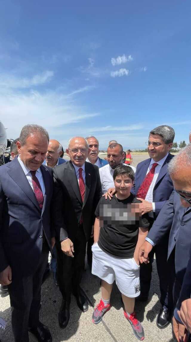 Miting için Mersin'e giden Kılıçdaroğlu'nu CHP milletvekili adayı Mehmet Emin Ekmen karşıladı