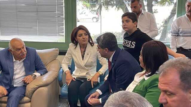 Miting için Mersin'e giden Kılıçdaroğlu'nu CHP milletvekili adayı Mehmet Emin Ekmen karşıladı