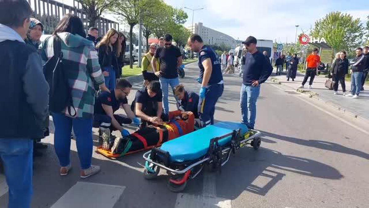 Motosiklet yayaya çarptı: 2 yaralı