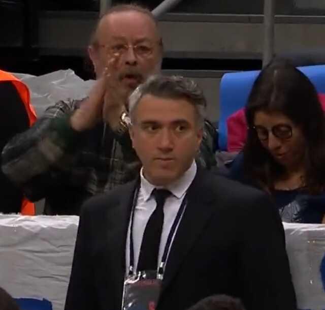 Ne yapıyorsun Itoudis! Maçı bırakıp taraftarla tartıştı