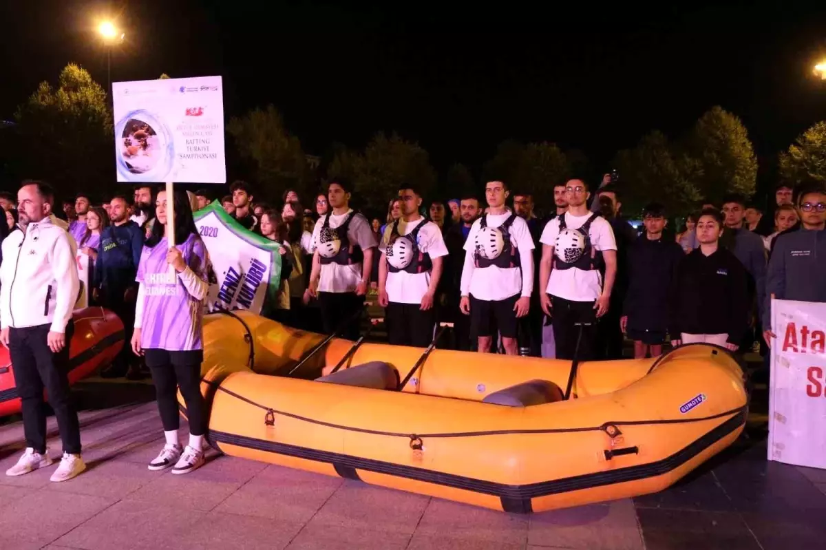 Rafting Türkiye Şampiyonası kortejle ile başladı