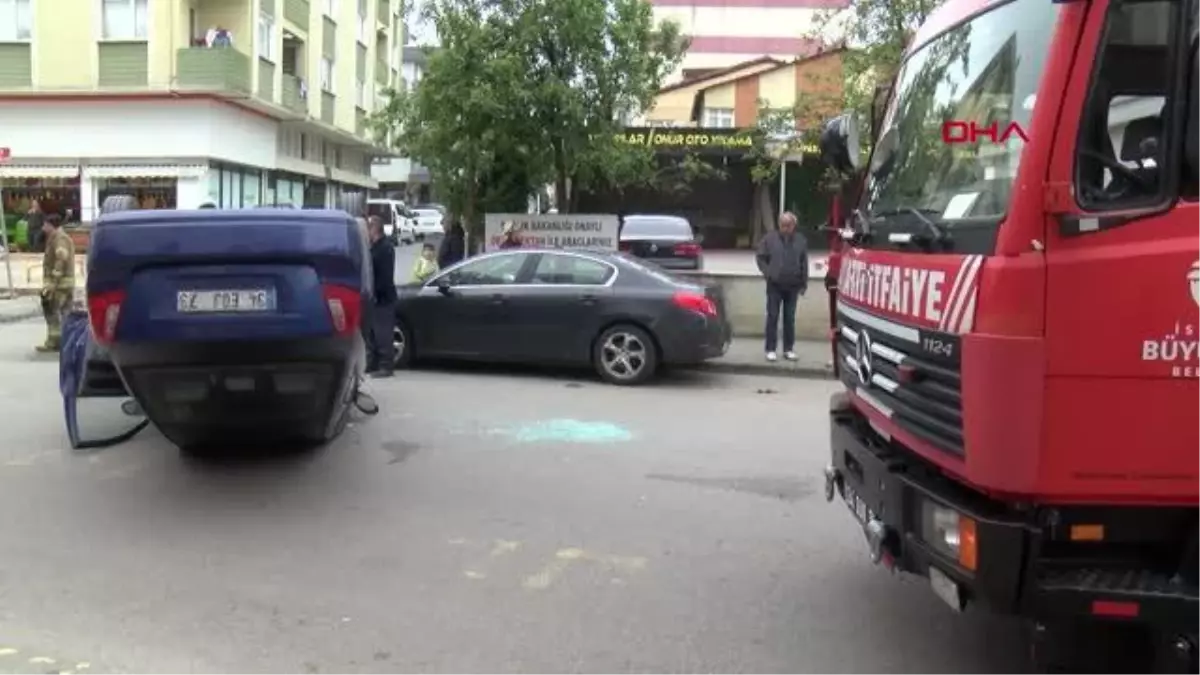 SANCAKTEPE'DE PARK HALİNDEKİ ARACA ÇARPIP TAKLA ATTI