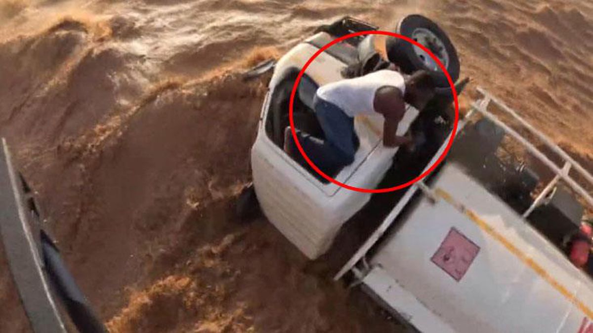 Sel sularında mahsur kalan sürücü 6 saat sonra helikopterle kurtarıldı