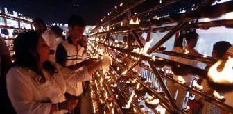 Sri Lankalı Budistler Vesak Günü'nü Kutladı