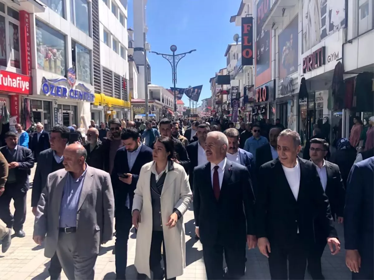Ulaştırma Eski Bakanı Ahmet Arslan Ağrı'da vatandaşlarla buluştu