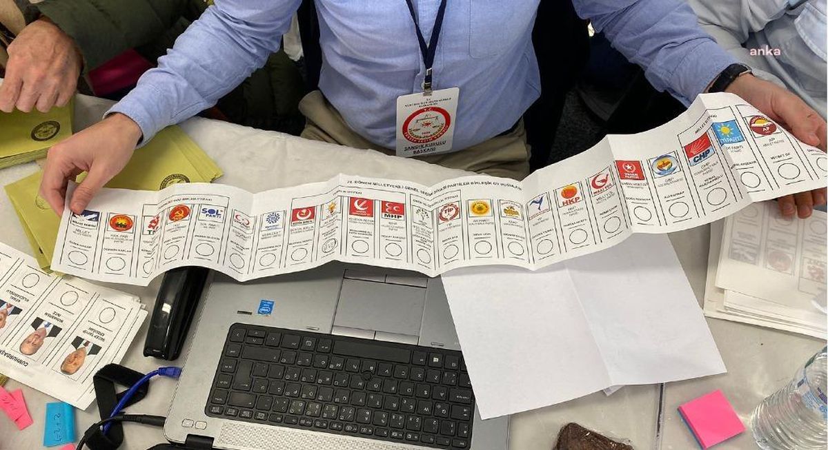 Avustralya'da kullanılmamış oy pusulasında AKP'ye evet mührü skandalı