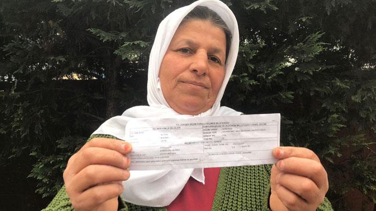6 yıldır kayıp olan kızın seçmen kağıdı geldi, annesi kahroldu
