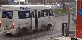 Afyonkarahisar'da dolu ve sağanak etkili oldu, vatandaşlar hazırlıksız yakalandı