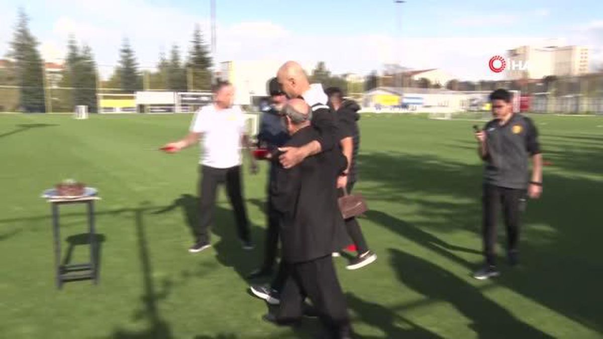 Ankaragücü'nden, ağlayan taraftarına doğum günü jesti