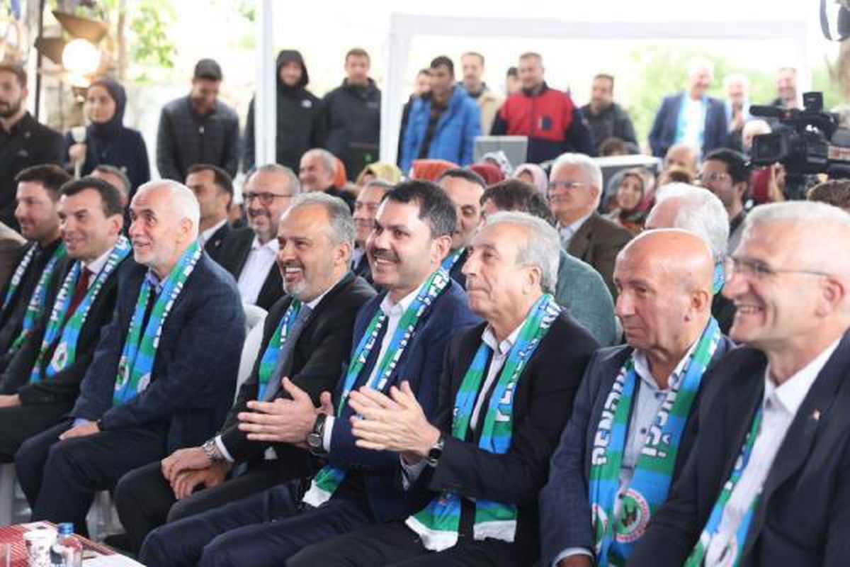 Çevre Şehircilik ve İklim Değişikliği Bakanı Murat Kurum Rizeliler Derneği'ni Ziyaret Etti