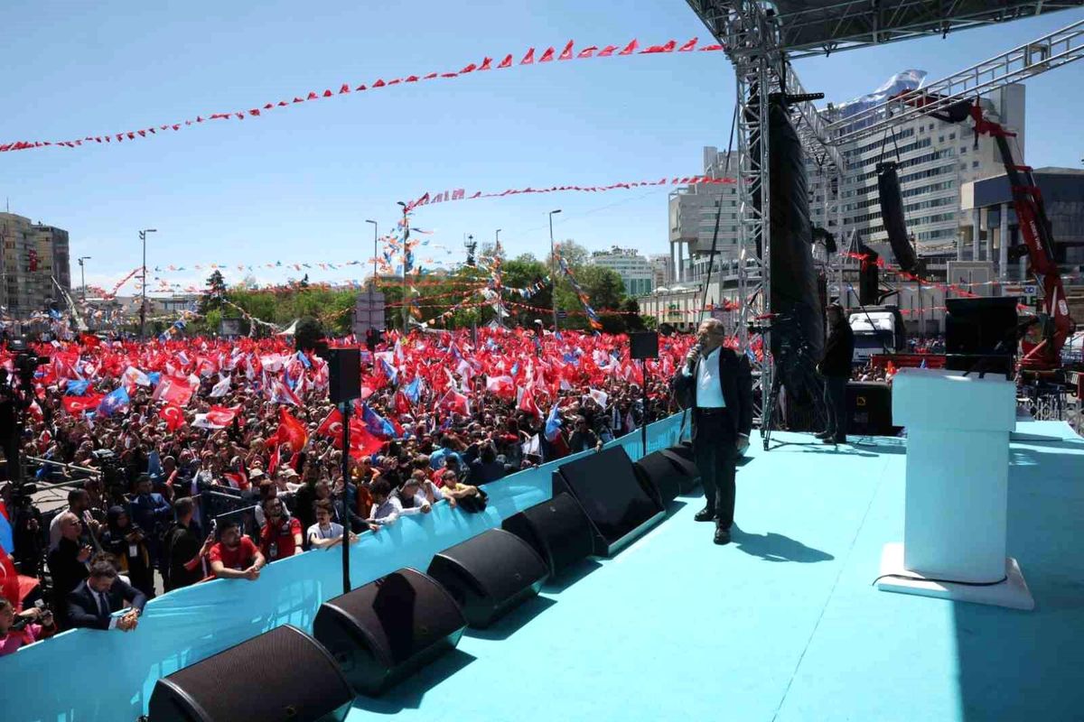 Başkan Büyükkılıç, Büyük Kayseri Mitingi'nde konuştu