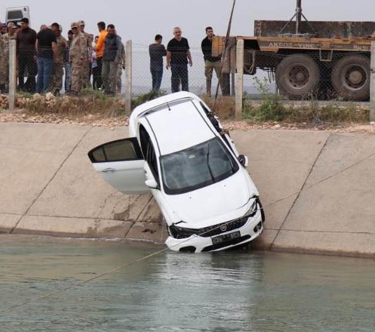 Şanlıurfa'da düğüne giden araç sulama kanalına uçtu: 2 ölü, 1 yaralı, 1 kişi kayıp